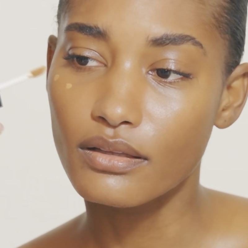 Motives&reg;空氣感遮瑕液