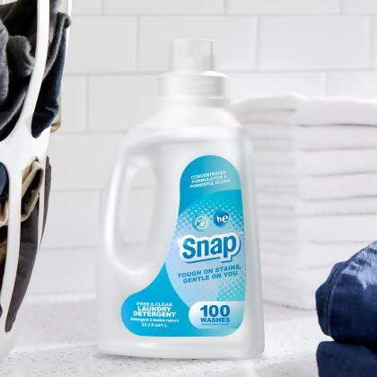 SNAP&reg; Free & Clear Laundry Detergent alternate image