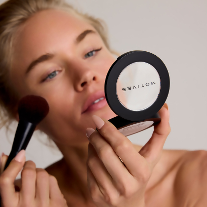 Motives&reg;透薄定妝高清粉餅