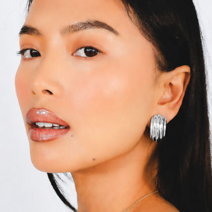 RAYE &ndash; Ribbed Earrings alternate image