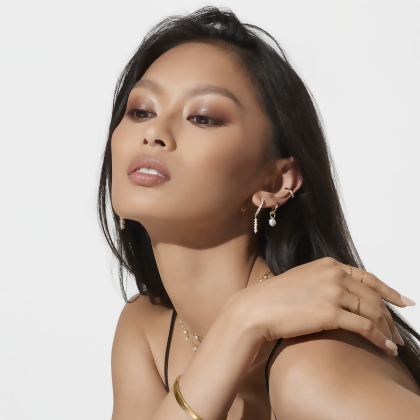 AVIVA &ndash; Glass Pearl Ear Cuff alternate image