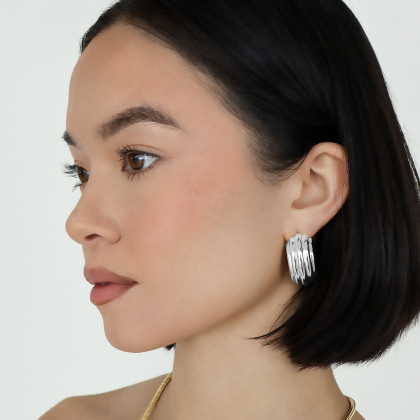RAYE - Ribbed Earrings alternate image