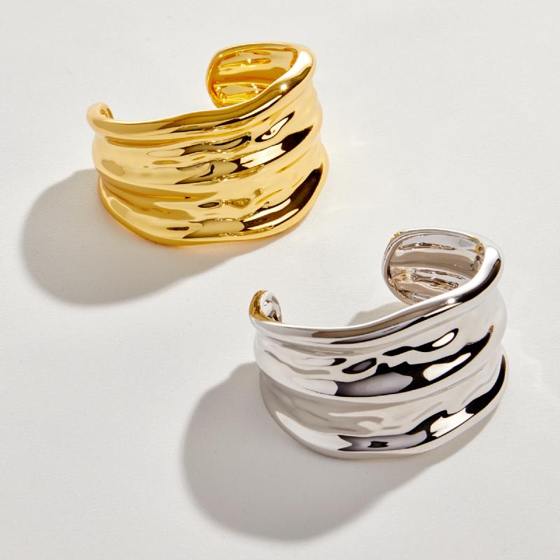 JACLYN – Wide Wrist Cuff