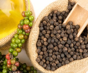 Black Pepper Extract: Piperine Supplements